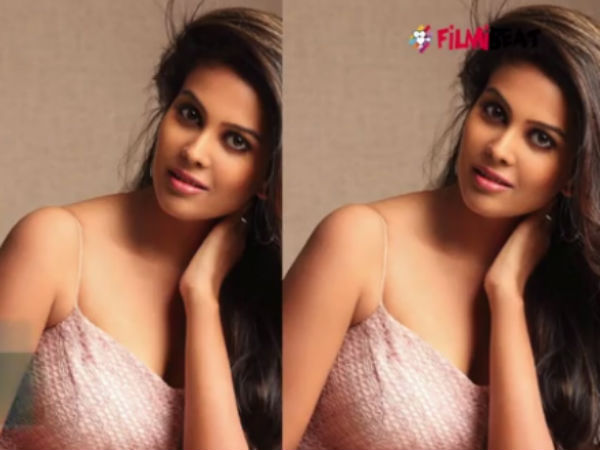 Actress Chanthini Tamilarasan conducted a photo shoot Actress Chanthini Tamilarasan conducted a photo shoot
