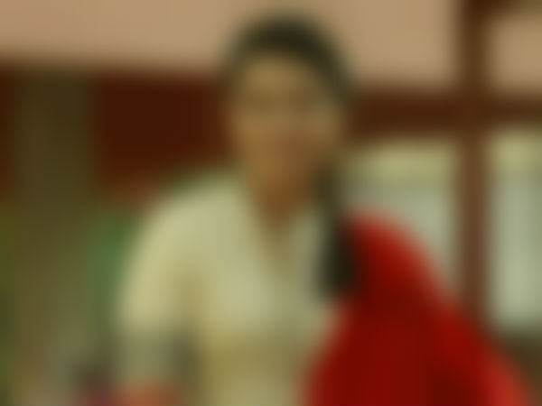 A young actress stays away from celebs A young actress stays away from celebs