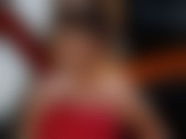 A young actress is ready to do item song A young actress is ready to do item song