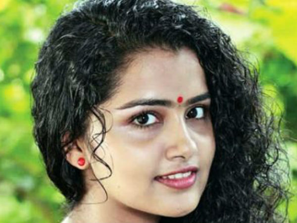 Anupama Parameswaran's glamour not clicks out Anupama Parameswaran's glamour not clicks out
