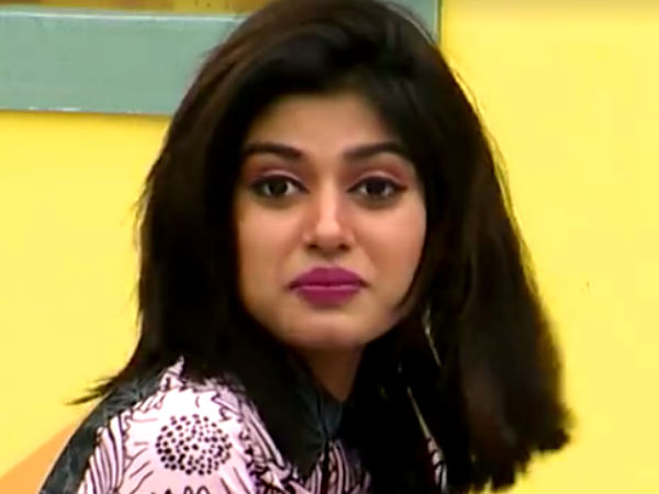 Oviya amidst bigboss's snakes and lizards Oviya amidst bigboss's snakes and lizards