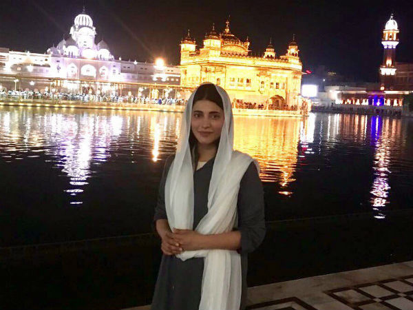 Shruti Haasan visits Golden Temple Shruti Haasan visits Golden Temple