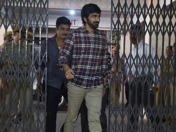 Drug case: Ravi Teja appears before SIT Drug case: Ravi Teja appears before SIT