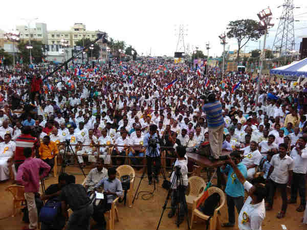 Police inquires Rajini fans Police inquires Rajini fans