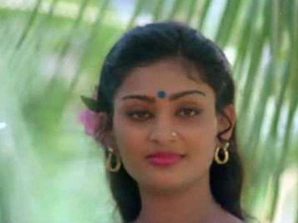 'முந்தானை முடிச்சு' தீபா டீச்சர் :