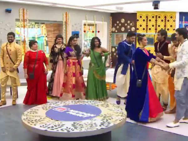 biggboss grand finale - bharani on stage biggboss grand finale - bharani on stage