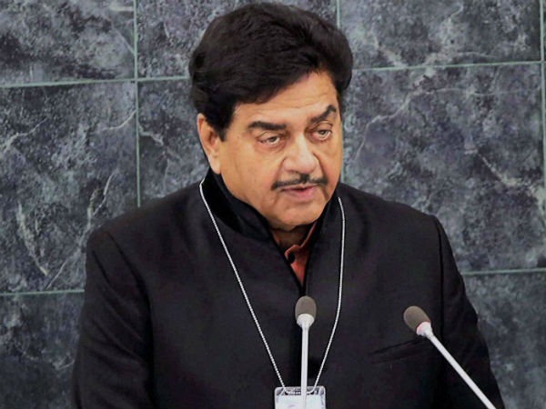 மெர்சல் படத்தில் விஜய் ஜிஎஸ்டி பற்றி பேசியது அவ்வளவு பெரிய குத்தமா என்ன?: பாஜக எம்.பி. 31-1509427326-shatrughan-sinha-600-jpg