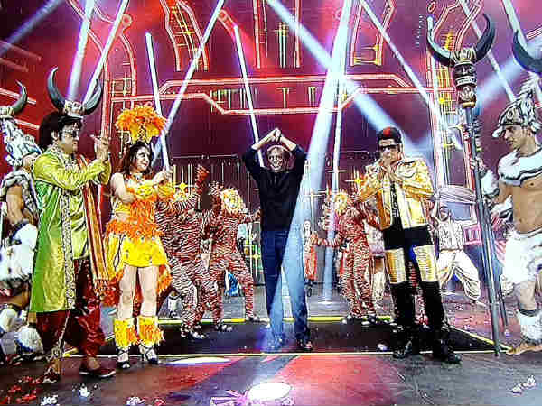 Rajini fans celebrates the way of Rajini's replies onm stage Rajini fans celebrates the way of Rajini's replies onm stage