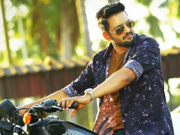 Santhanam's intro song lyric Santhanam's intro song lyric