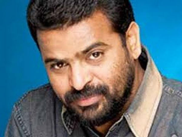 சர்வாதிகார நோக்கத்தோடு