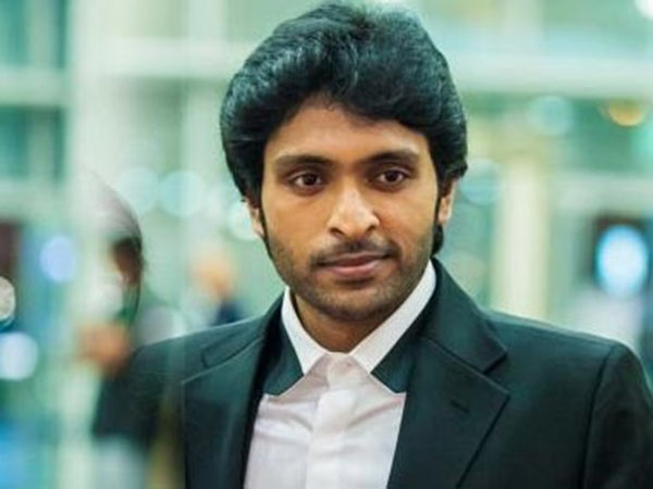 தாணு தயாரிப்பில் துப்பாக்கி முனை
