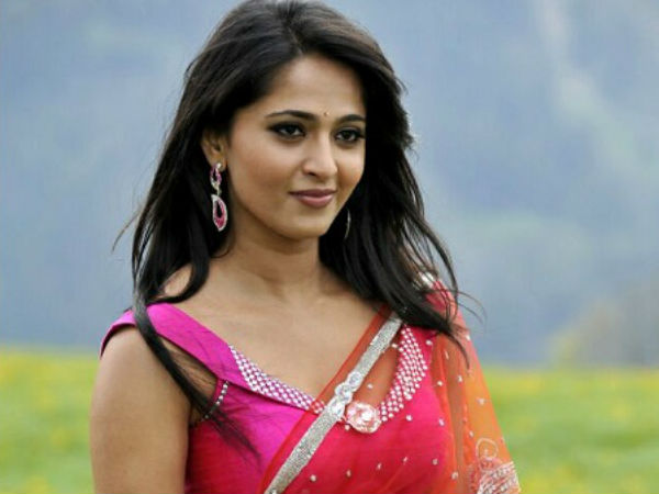 Anushka suffers by back pain Anushka suffers by back pain