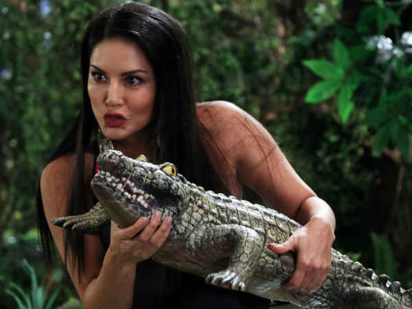  Sunny leone hosts Discovery channel show