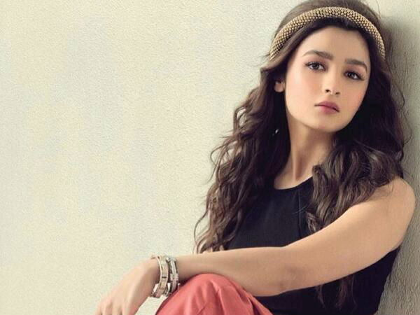 Actress Alia bhatt injured in shooting Actress Alia bhatt injured in shooting