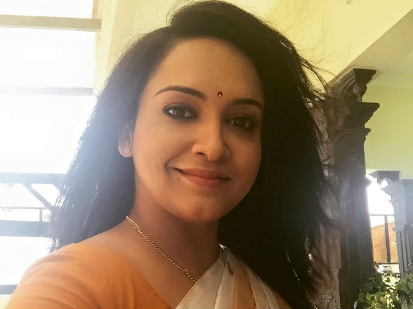 திகைக்கவைத்த லேனா