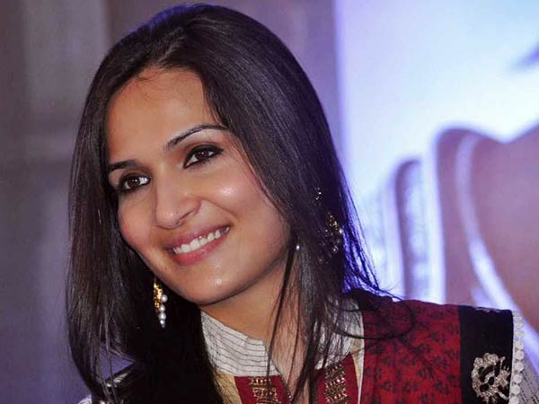Soundarya Rajinikanth condemns for 2.O teaser leak Soundarya Rajinikanth condemns for 2.O teaser leak