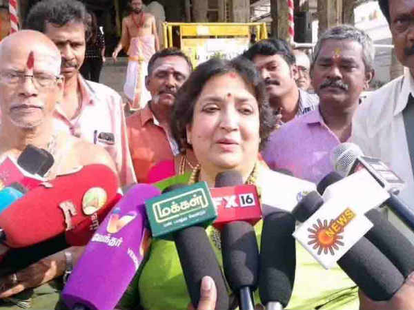 Latha Rajinikanth at Kanchi Kamatchi Amman Temple Latha Rajinikanth at Kanchi Kamatchi Amman Temple