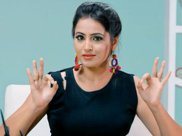 சினிமா சான்ஸ் கிடைக்குதா?