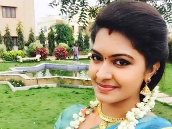 அவார்டு வாங்கும்போது எப்படி ஃபீல் பண்ணீங்க?