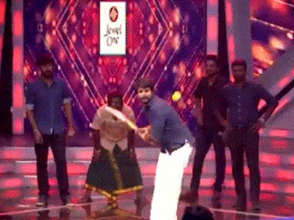 Sivakarthikeyan plays cricket in super singer show Sivakarthikeyan plays cricket in super singer show