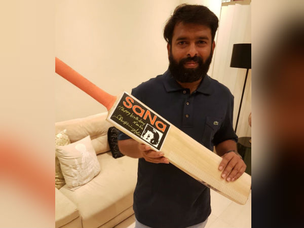Actor Vijay gits to Santhosh narayanan Actor Vijay gits to Santhosh narayanan