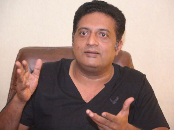 Kaala must be released in Karnataka: Prakash raj Kaala must be released in Karnataka: Prakash raj