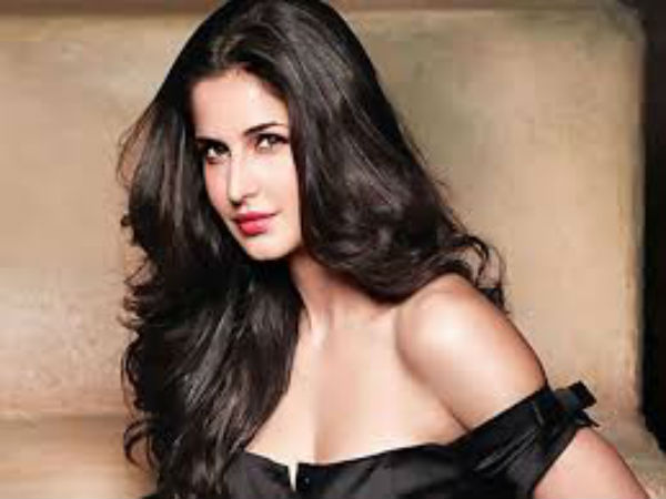 Katrina Kaif handles tense situation in a cool manner Katrina Kaif handles tense situation in a cool manner