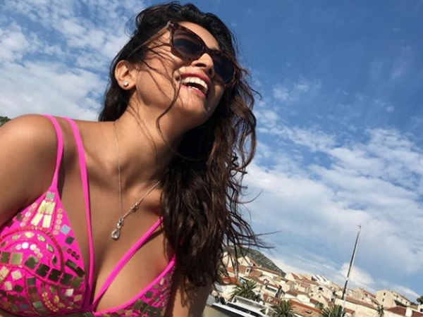 Shriya sizzles in pink bikini