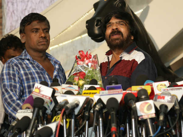 திரைக்கதை அமைக்கும் பணி: