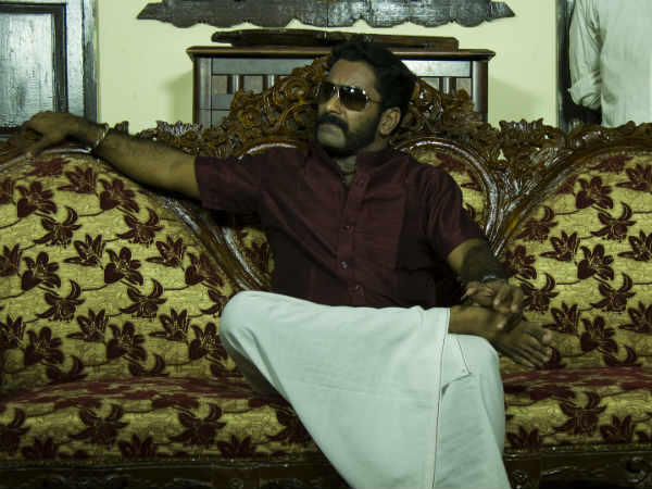 The tamil movie Vinyeli payana kurippukal is a different kind of film, which tells a village dhadhas desire to tour space casually. The tamil movie Vinyeli payana kurippukal is a different kind of film, which tells a village dhadhas desire to tour space casually.