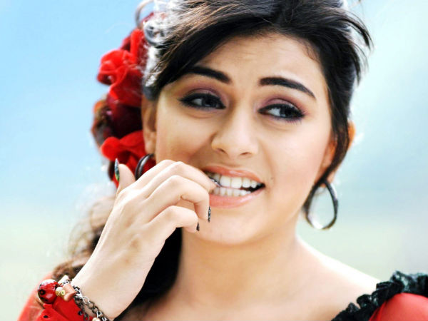 Hansika postpones her 50th movie announcement! Hansika postpones her 50th movie announcement!