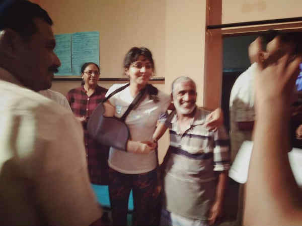 amala paul in kerala flood relief work amala paul in kerala flood relief work