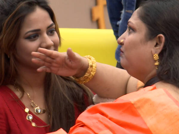 Rithvika is famous: Says Aishwaryas mother Rithvika is famous: Says Aishwaryas mother