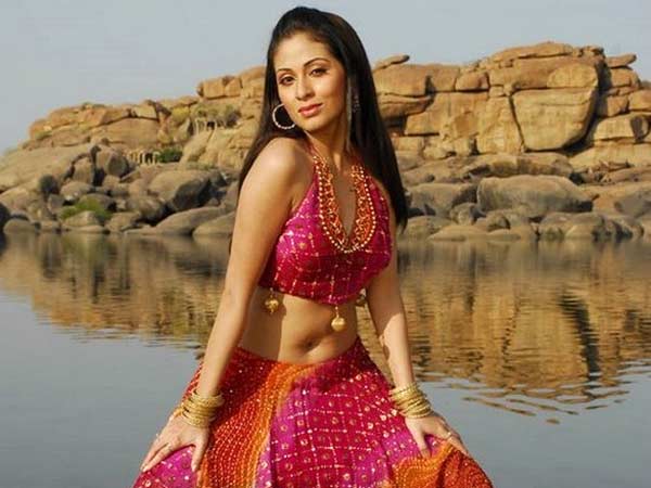 Actress Sadha bold attempt! Actress Sadha bold attempt!