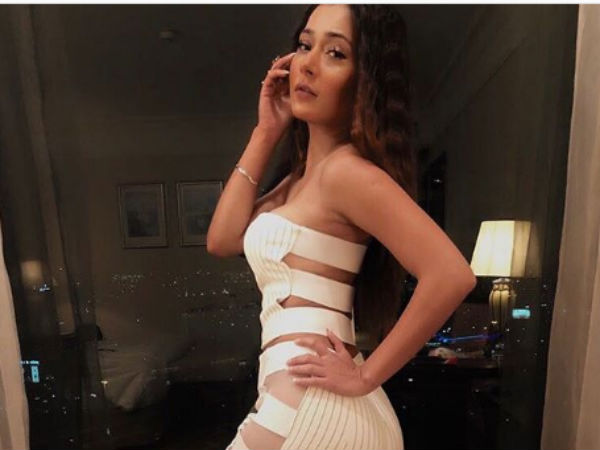 Netizens blast Sara Khan Netizens blast Sara Khan
