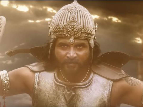 பாகுபலி மாதிரி இருக்கு