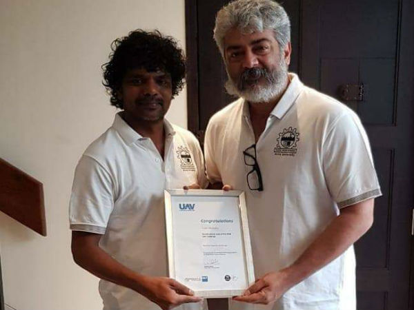 Ajiths proud moment photo viral! Ajiths proud moment photo viral!