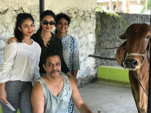 Daughters give special birthday gift to Arjun Daughters give special birthday gift to Arjun