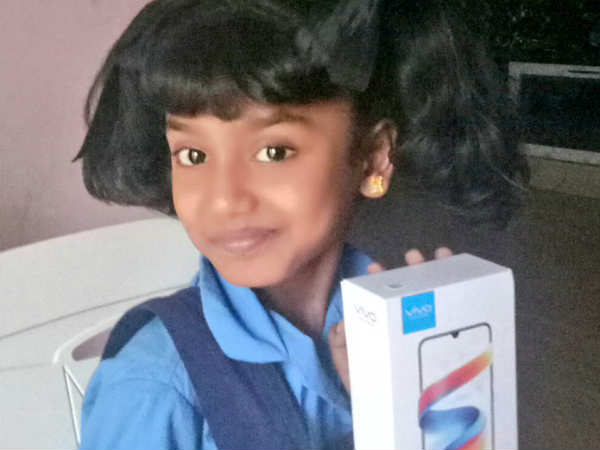 Kamalhaasan gifted smartphone! Kamalhaasan gifted smartphone!