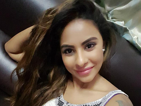 SriReddy appreciate Chinmayi guts! SriReddy appreciate Chinmayi guts!