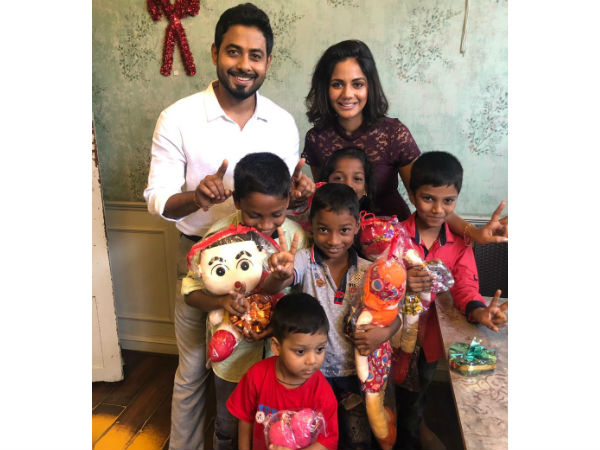 Actor Aari surprises unprivileged children with Christmas Delight Actor Aari surprises unprivileged children with Christmas Delight