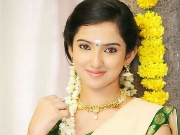 வரலட்சுமி தான் ரோல்மாடல்