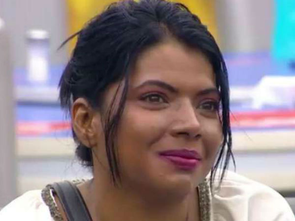 Actress Kajals eye sight affected Actress Kajals eye sight affected