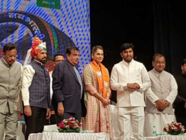 Isha Koppikar Joins BJP Isha Koppikar Joins BJP
