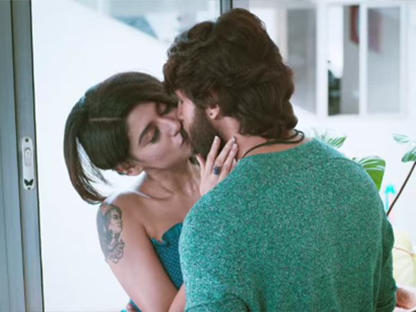 லிப் லாக்: