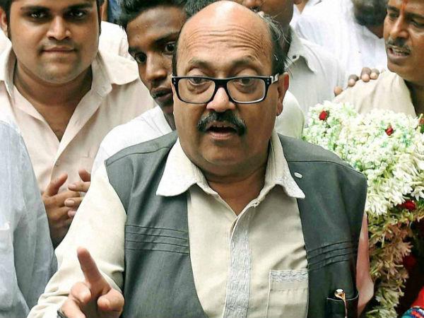 ராக்கி கட்டினேன்: