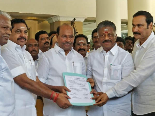 அதிமுக