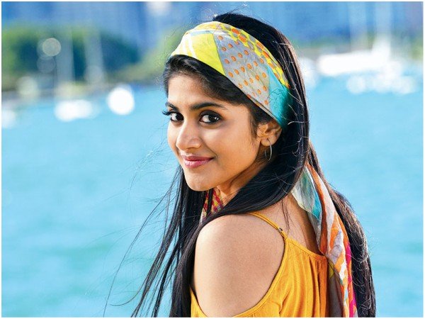 கையில் 3