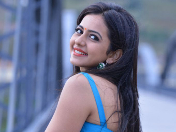 So expensive lunch for Rakul Preet singh So expensive lunch for Rakul Preet singh