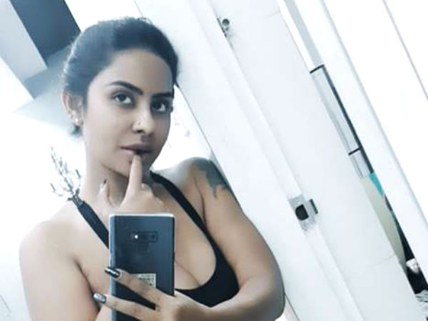 Sri Reddy posts bold picture on Facebook Sri Reddy posts bold picture on Facebook